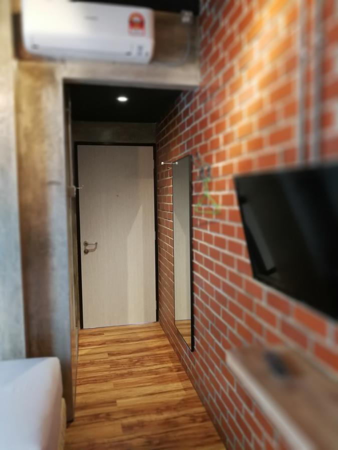 The Rise Room Kuala Terengganu Zewnętrze zdjęcie A corridor in a house